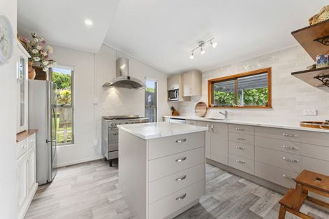 Photo of property in 2 Langton Road, Stanmore Bay, Whangaparaoa, 0932