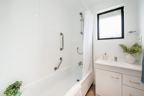 Photo of property in 100 Hillcrest Road, Raumati Beach, Paraparaumu, 5032