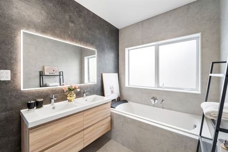 Photo of property in 7 Marlin Street, West Harbour, Auckland, 0618