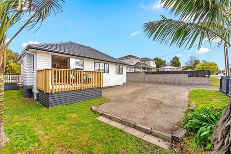 Photo of property in 9 Grainger Road, Te Atatu South, Auckland, 0610