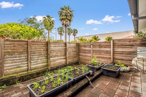 Photo of property in 4a/30 Westward Ho, Glen Eden, Auckland, 0602