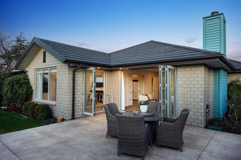 Photo of property in 4 Gamblins Road, Saint Martins, Christchurch, 8022