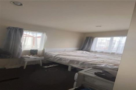 Photo of property in Lynn Park Terrace, 1/12 Ambrico Place, New Lynn, Auckland, 0600