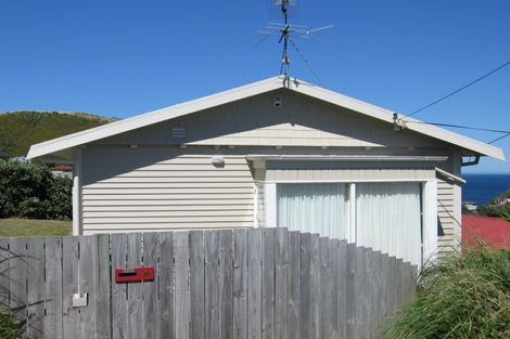 Photo of property in 14 Carlisle Street, Island Bay, Wellington, 6023