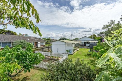 Photo of property in 17 Gladstone Road, Northcote, Auckland, 0627
