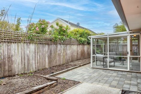 Photo of property in 2/118 Aorangi Road, Bryndwr, Christchurch, 8053