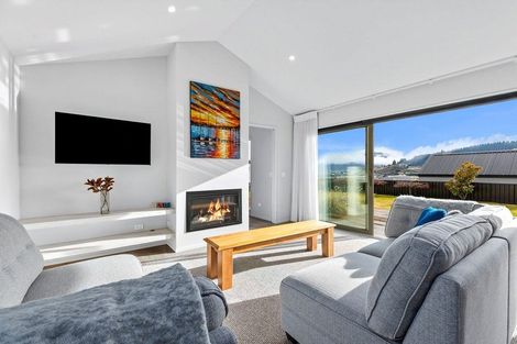Photo of property in 8 The Heights Avenue, Wanaka, 9305