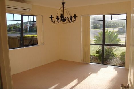 Photo of property in 73 Middlefield Drive, Flat Bush, Auckland, 2016