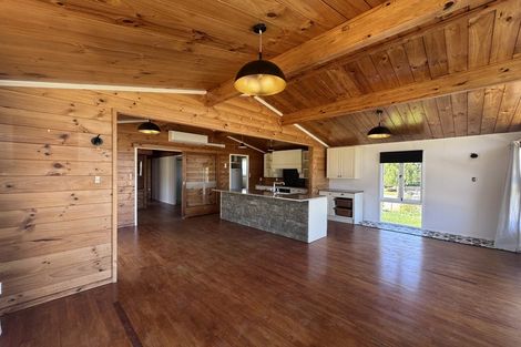 Photo of property in 86a Hastings Street, Halcombe, 4779