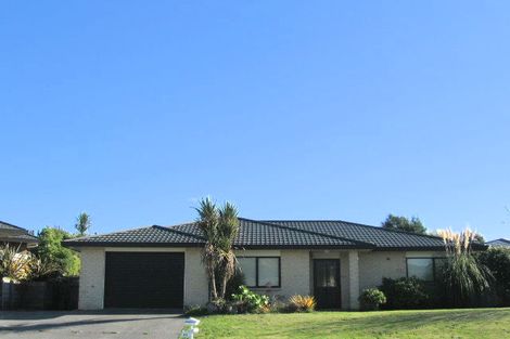 Photo of property in 48 Guildford Drive, Paraparaumu, 5032
