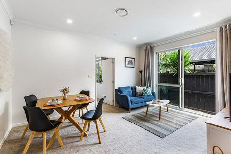 Photo of property in 9 Walter Ruddock Avenue, Kumeu, 0810