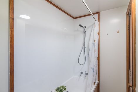 Photo of property in 20 Glendavar Street, Berhampore, Wellington, 6023