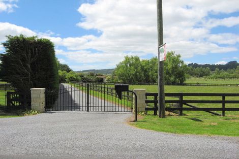 Photo of property in 304 Waihoehoe Road, Drury, 2577