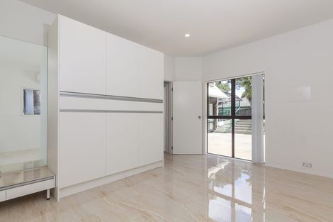 Photo of property in 2 George Laurenson Lane, Mount Roskill, Auckland, 1041