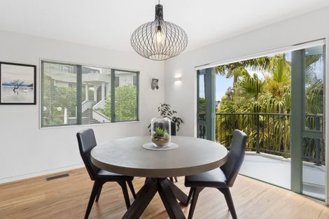 Photo of property in 2 Minchin Crescent, St Andrews, Hamilton, 3200