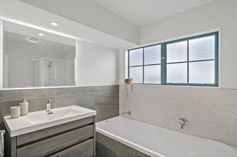 Photo of property in 3 Hobie Court, West Harbour, Auckland, 0618