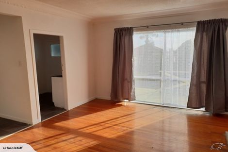 Photo of property in 6 Kaponga Crescent, New Lynn, Auckland, 0600