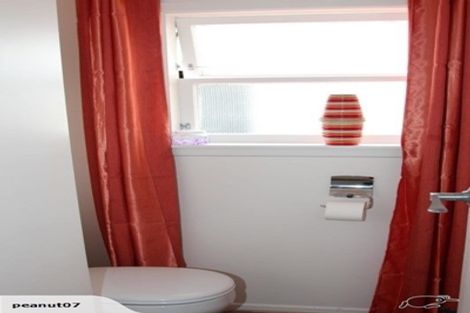 Photo of property in 2/18 Limmer Place, Browns Bay, Auckland, 0632