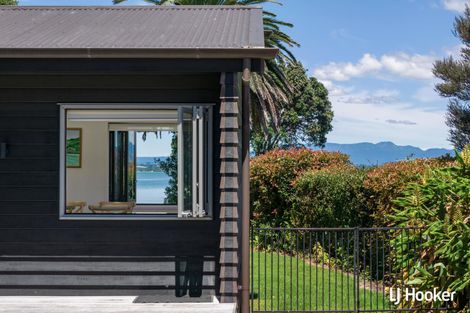 Photo of property in 13 Waione Avenue, Athenree, Waihi Beach, 3177