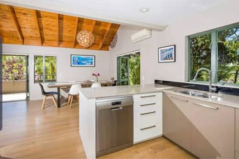 Photo of property in 6 Tree Fern Trail, Campbells Bay, Auckland, 0630