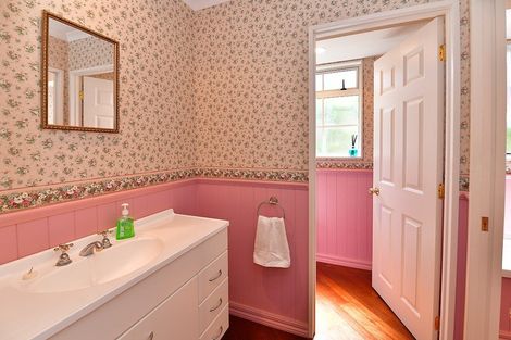 Photo of property in 4 Amberly Rise, Helensville, 0800