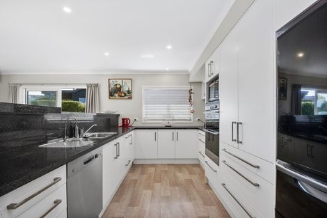 Photo of property in 6 Rogers Place, Kinloch, Taupo, 3377