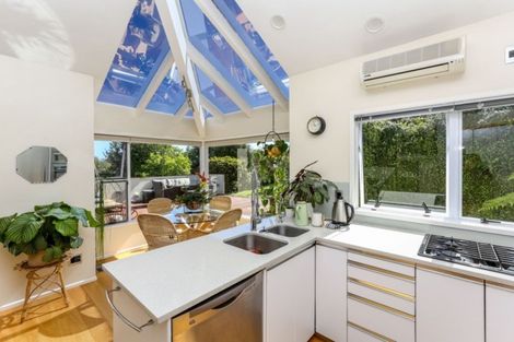 Photo of property in 7 Sequoia Grove, Merrilands, New Plymouth, 4312