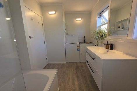 Photo of property in 24 Alexander Road, Raumati Beach, Paraparaumu, 5032