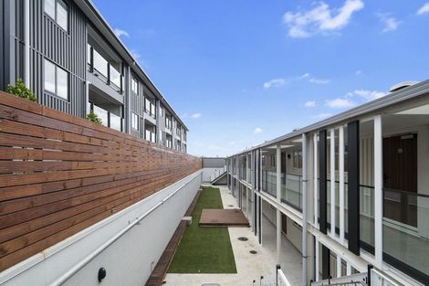 Photo of property in 2h/4045 Great North Road, Glen Eden, Auckland, 0602