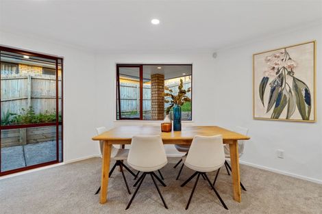 Photo of property in 5 Marbella Crescent, Oteha, Auckland, 0632