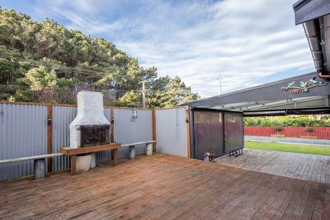 Photo of property in 2 The Avenue, Otaki Beach, Otaki, 5512