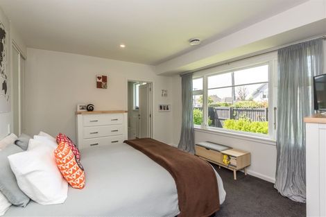 Photo of property in 98 Hamilton Avenue, Ilam, Christchurch, 8041