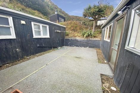 Photo of property in 37 Moa Point Road, Moa Point, Wellington, 6022
