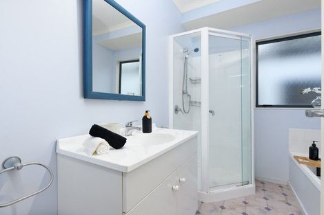 Photo of property in 18a Poto Street, Te Atatu South, Auckland, 0610