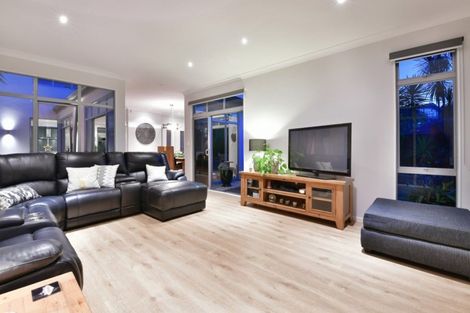 Photo of property in 2 The Ritz, Orewa, 0931