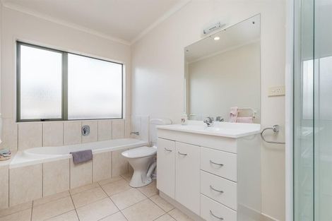 Photo of property in 17b Drake Street, Howick, Auckland, 2014