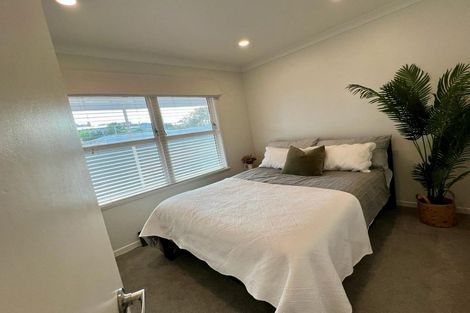 Photo of property in 2/32a Howard Road, Northcote, Auckland, 0627