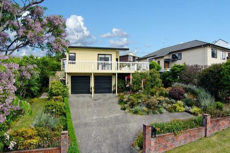 Photo of property in 5 Lagoon Way, West Harbour, Auckland, 0618
