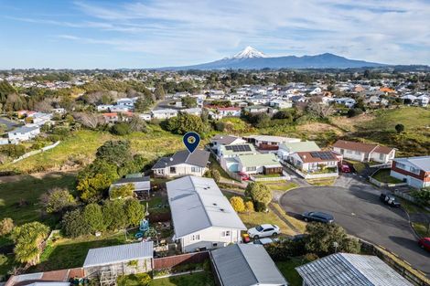 Photo of property in 7 Kelvin Place, Westown, New Plymouth, 4310