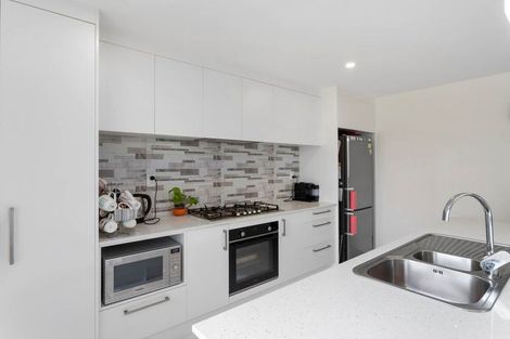 Photo of property in 10 Don Buck Road, Massey, Auckland, 0614
