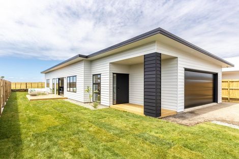 Photo of property in 72 Aratapu Street, Waitara, 4320