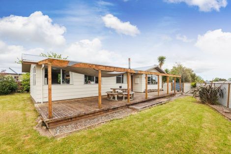 Photo of property in 24 Kowhai Street, Tokomaru, Palmerston North, 4474