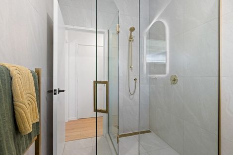 Photo of property in 3/50 Old Lake Road, Narrow Neck, Auckland, 0624