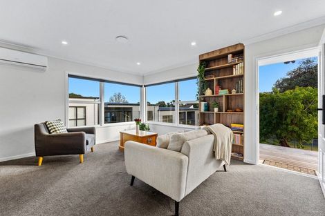 Photo of property in 1/22 Gladys Avenue, Glenfield, Auckland, 0629