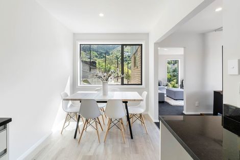 Photo of property in 28 Ticehurst Road, Lyttelton, 8082