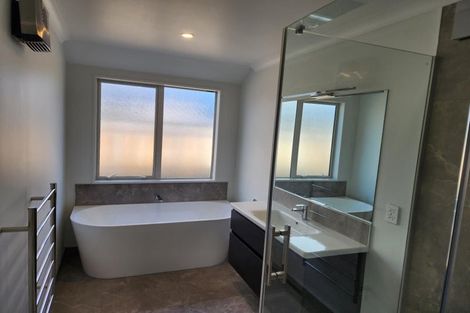 Photo of property in 5 Old Stone Lane, Cracroft, Christchurch, 8022