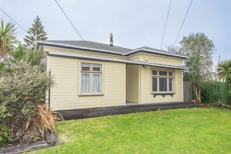 Photo of property in 6 Titoki Street, Castlecliff, Whanganui, 4501