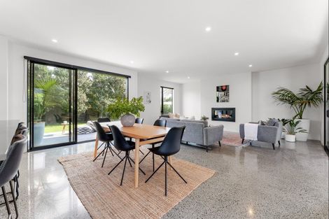 Photo of property in 2 Shearwater Lane, Point Wells, 0986