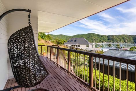 Photo of property in 5 Amelia Crescent, Waikawa, Picton, 7220