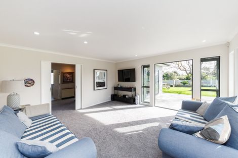 Photo of property in 27 Abby Road, Fitzherbert, Palmerston North, 4410